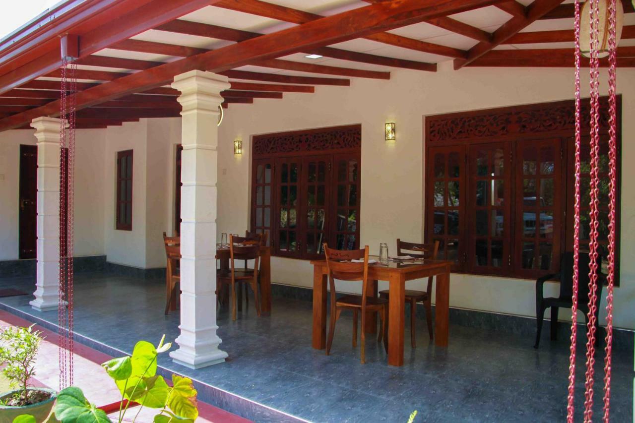 Wijesiri Family Guest House Сігірія Екстер'єр фото